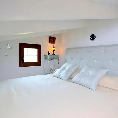 Casa Con Piscina En Bonito Entorno Mia